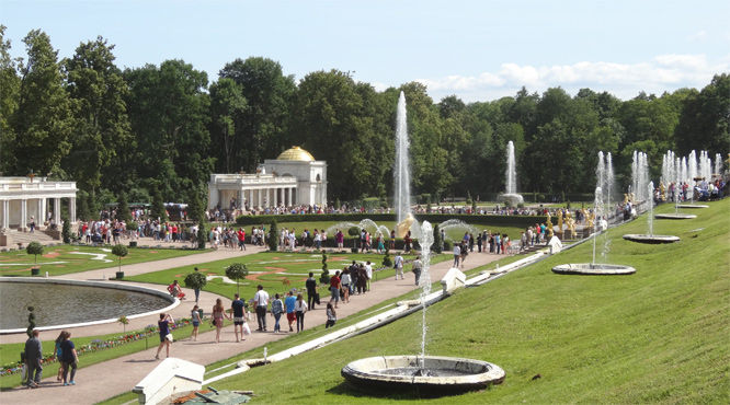 Die Wasserspiele in Peterhof