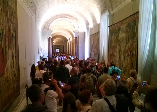 Gedränge durch nicht enden wollende Gänge