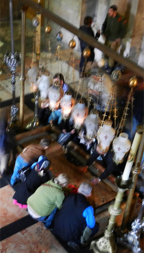 Grabeskirche - Nabel der Welt, Salbungsstein