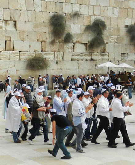 Prozession vor der Klagemauer