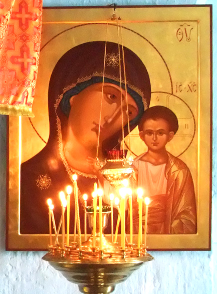 Ikone in der Kirche Chram Sbjatowo Zerzija