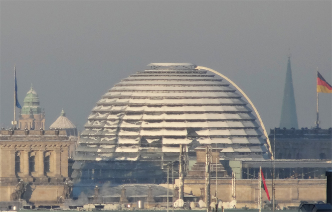 Reichstag mit Schnee