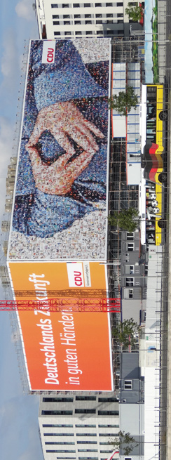 Giganto-Merkel-Plakat am Hauptbahnhof, Berlin