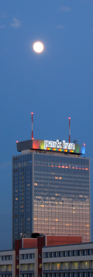 Mond über Berlin, Alexanderplatz