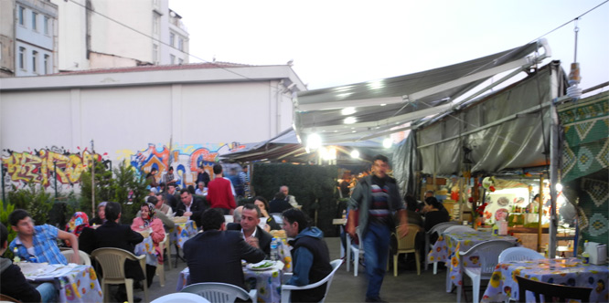Fischbratküche an der Galata Brücke